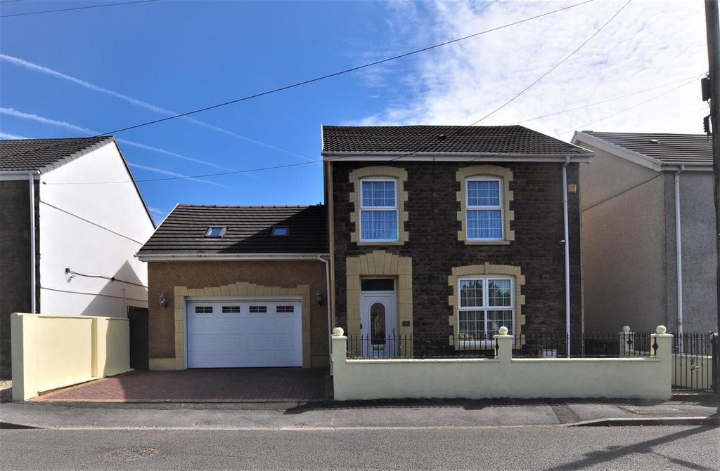 Maes Road, Llangennech, Llanelli 4 bed detached house £355,000