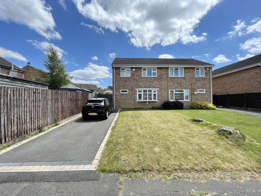 Bramble Lawn, Abbeydale, Gloucester 3 bed semidetached house £300,000