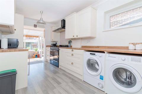 4 bedroom semi-detached house for sale - Adur Avenue, Worthing