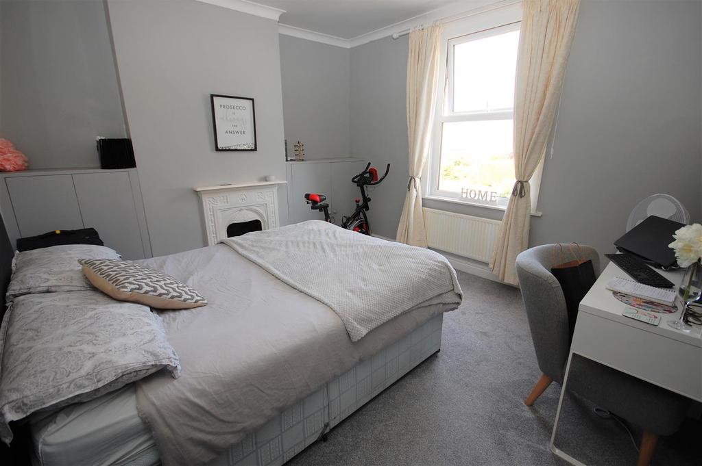 54kirkgate BED2.JPG