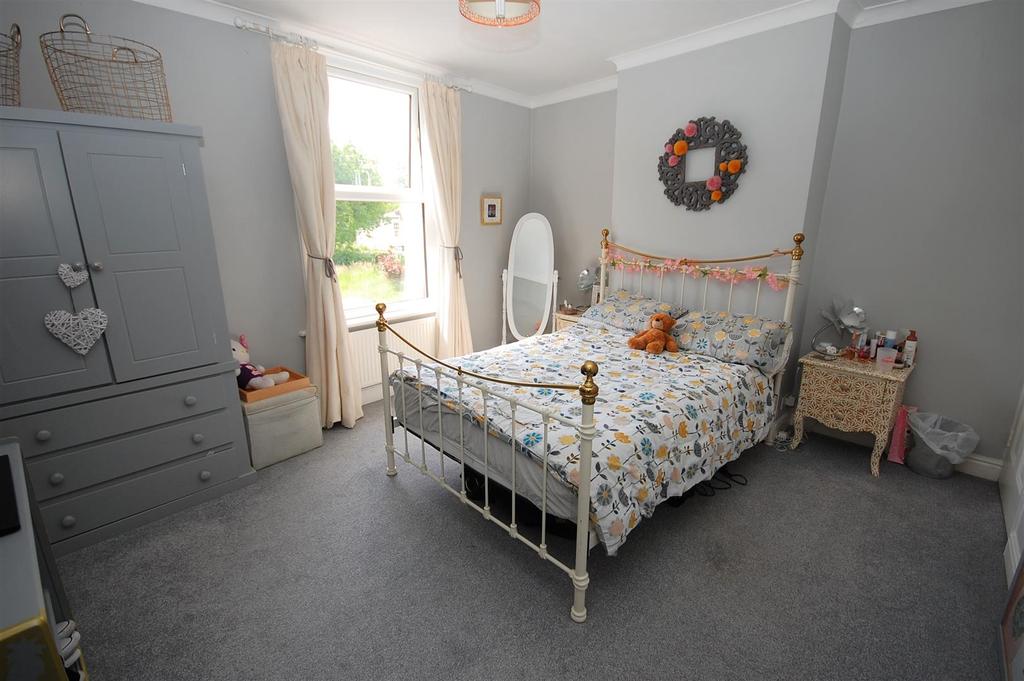 54kirkgate BED1.JPG