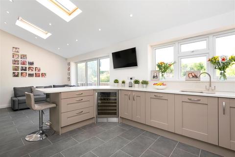 59 Nursery Road, Meopham, Gravesend, DA13 0NE