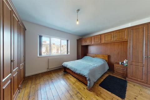 6 Fernbank Crescent, Folkestone, CT19 5SF