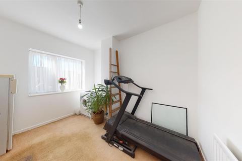 6 Fernbank Crescent, Folkestone, CT19 5SF