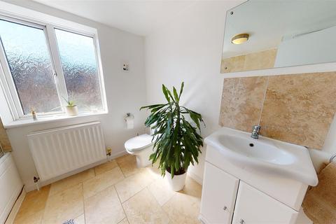 6 Fernbank Crescent, Folkestone, CT19 5SF