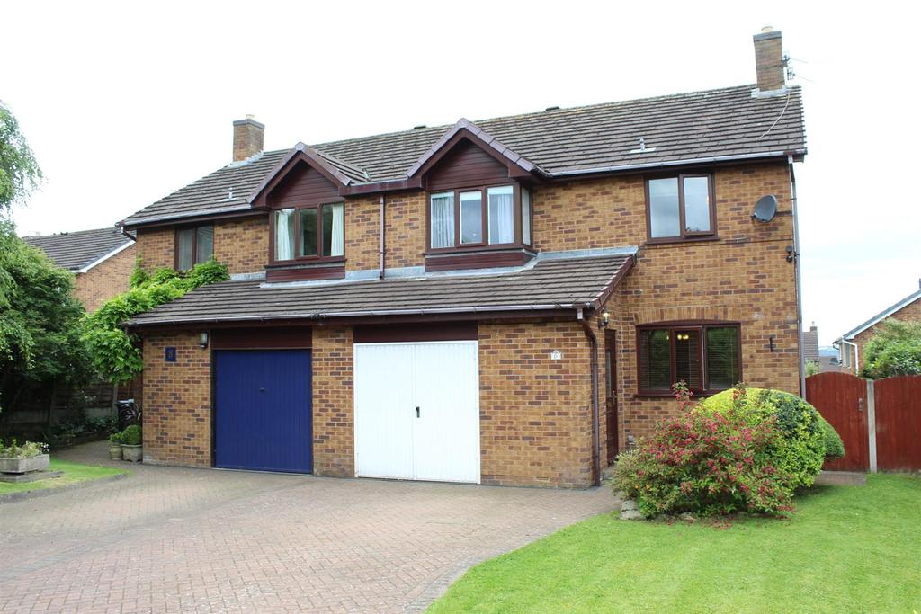 Furness Close, Glossop 4 bed semidetached house £325,000