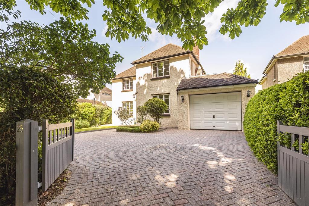 Manor Road, Dorchester 4 bed detached house £795,000