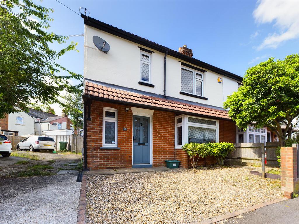 Coronation Road, Basingstoke 2 bed semi-detached house for sale - £325,000