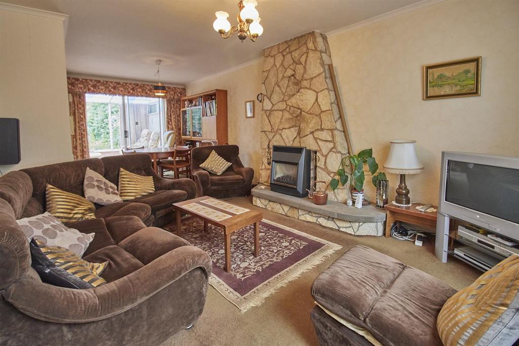 Featherston Drive, Burbage 3 bed semidetached house £220,000