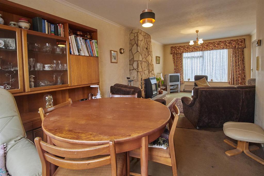 Featherston Drive, Burbage 3 bed semidetached house £220,000