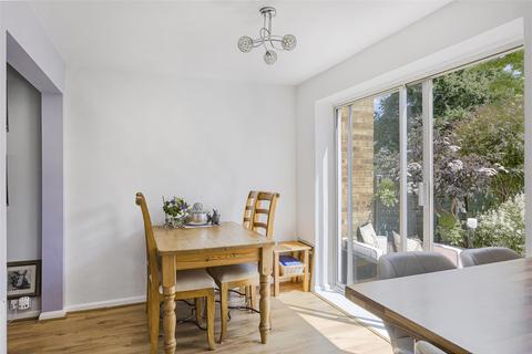 12 Lyne Way, Hemel Hempstead, HP1 3PL