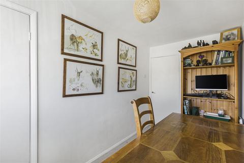 12 Lyne Way, Hemel Hempstead, HP1 3PL