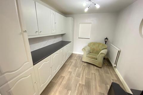 1 Beeston Close, Brierley Hill, DY5 3JQ