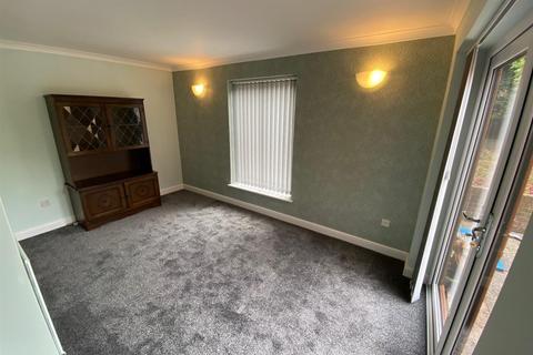 1 Beeston Close, Brierley Hill, DY5 3JQ