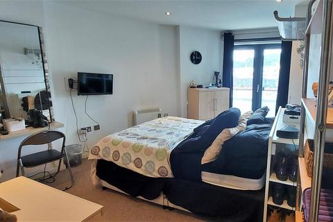 2 bedroom apartment for sale - South Quay, Kings Road, Marina Swansea