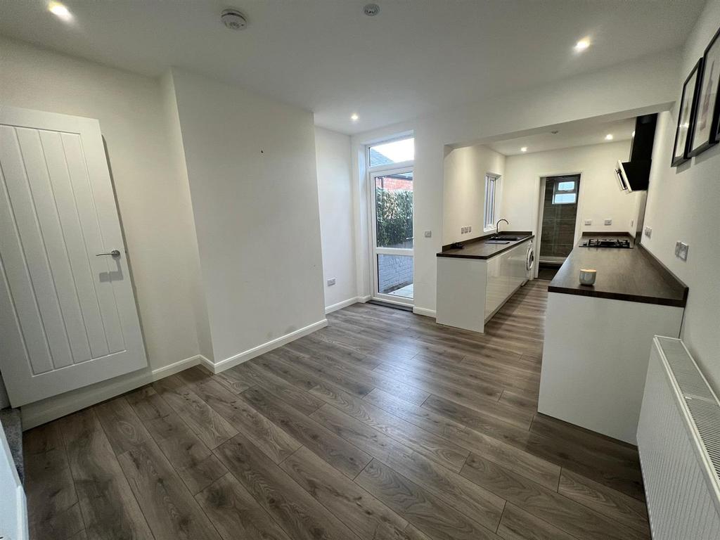 School Street, Wolston, Coventry 3 bed terraced house £1,050 pcm (£