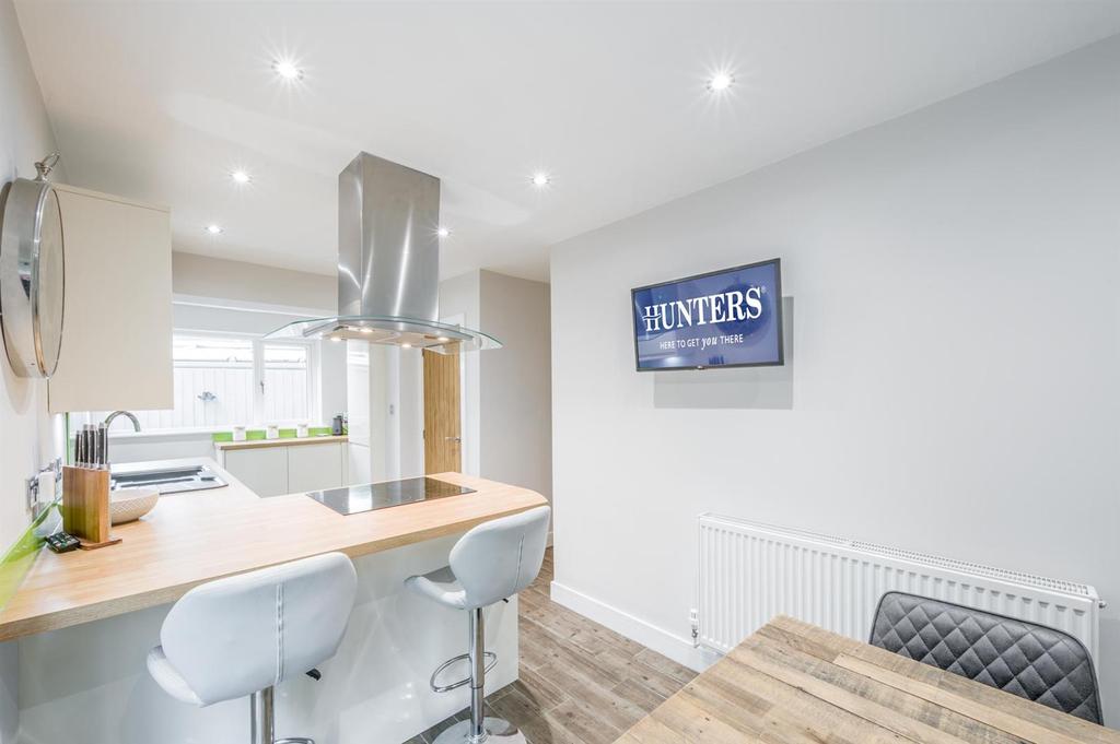 Nanaimo Way, Kingswinford, DY6 8RD 2 bed semidetached house £220,000