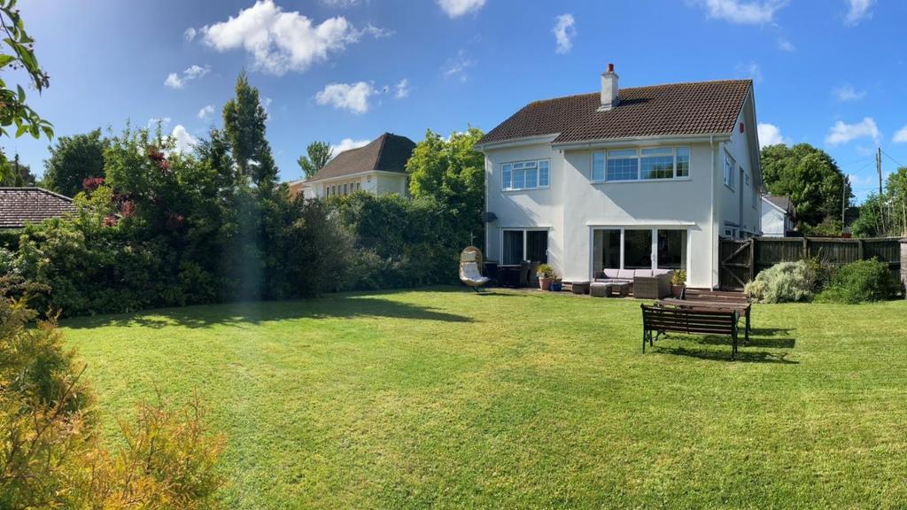 Swanbridge Road, Sully 4 bed detached house £995,000