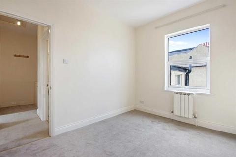 84b Avenue Road, Beckenham, BR3 4SA