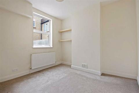 84a Avenue Road, Beckenham, BR3 4SA
