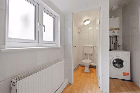 84a Avenue Road, Beckenham, BR3 4SA