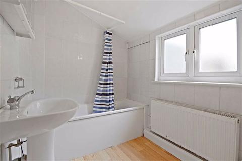 84a Avenue Road, Beckenham, BR3 4SA