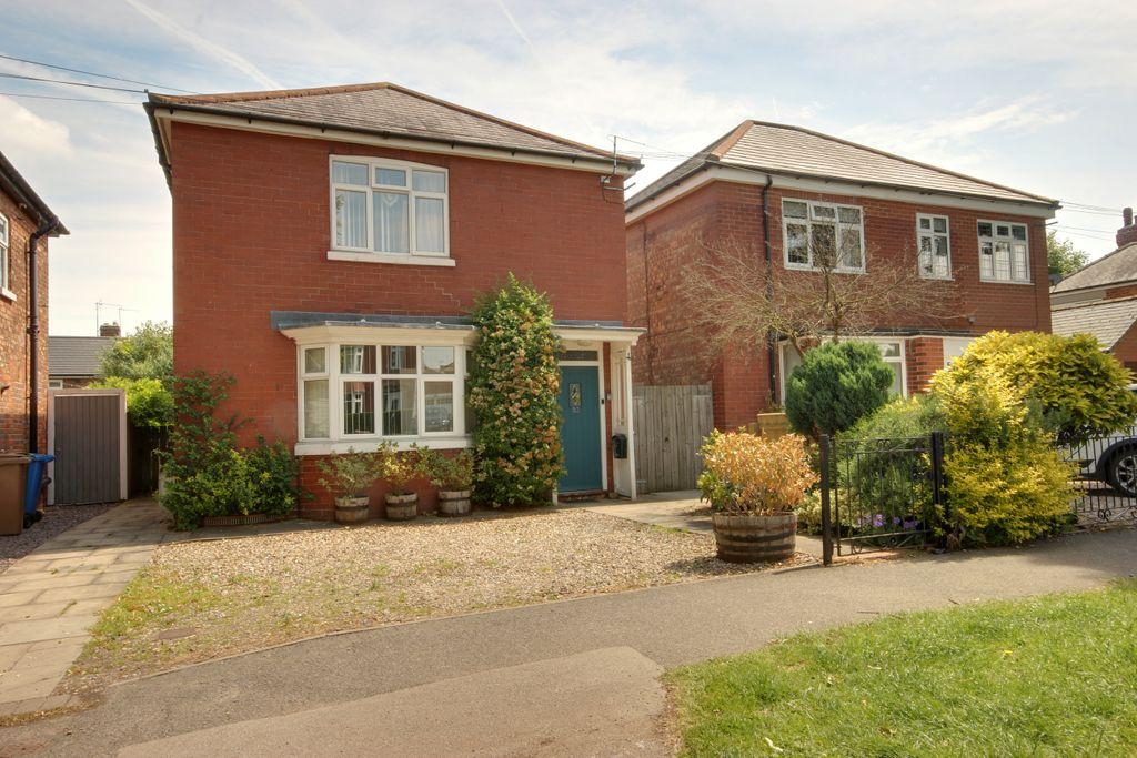 The Leases, Beverley HU17 8LG 3 bed detached house £340,000
