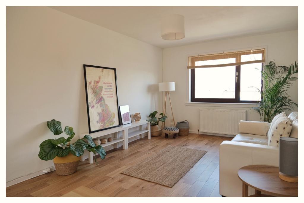 Holmscroft Avenue, Greenock, Greenock, PA15 1 bed flat £425 pcm (£98 pw)