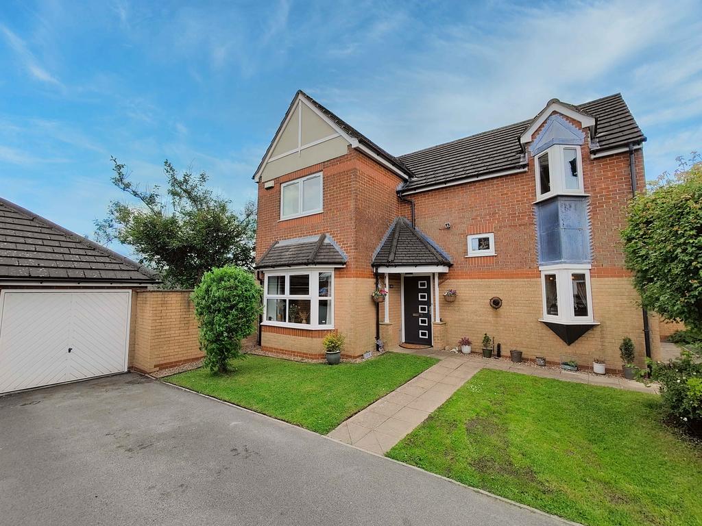 Heathmoor Park Road, Halifax HX2 4 bed detached house £325,000