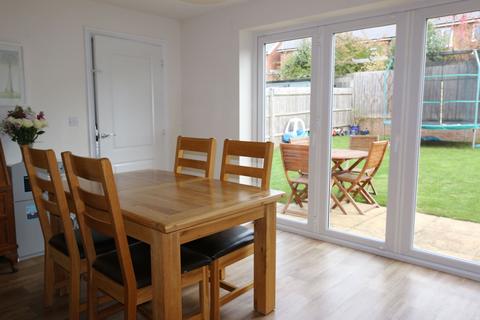 14 Fisher Road, Alcester, B49 6FF