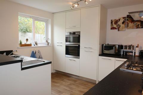 14 Fisher Road, Alcester, B49 6FF