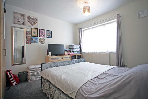 1 bedroom flat for sale - Whalebone Lane South, Dagenham, RM8
