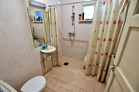15 Manor Gardens, London, W3 8JU