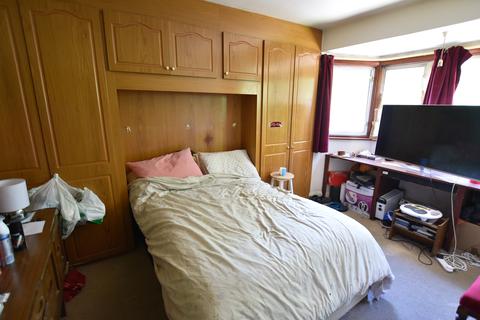15 Manor Gardens, London, W3 8JU