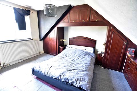 15 Manor Gardens, London, W3 8JU