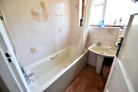 15 Manor Gardens, London, W3 8JU