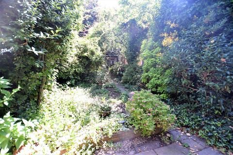 15 Manor Gardens, London, W3 8JU