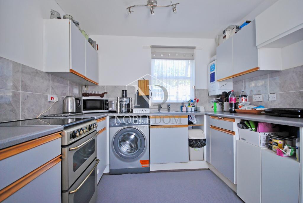 Feltham, TW14 2 bed terraced house for sale £349,000