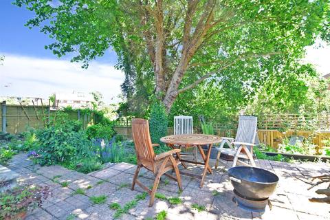 4 Cranmer Close, Lewes, BN7 2JN