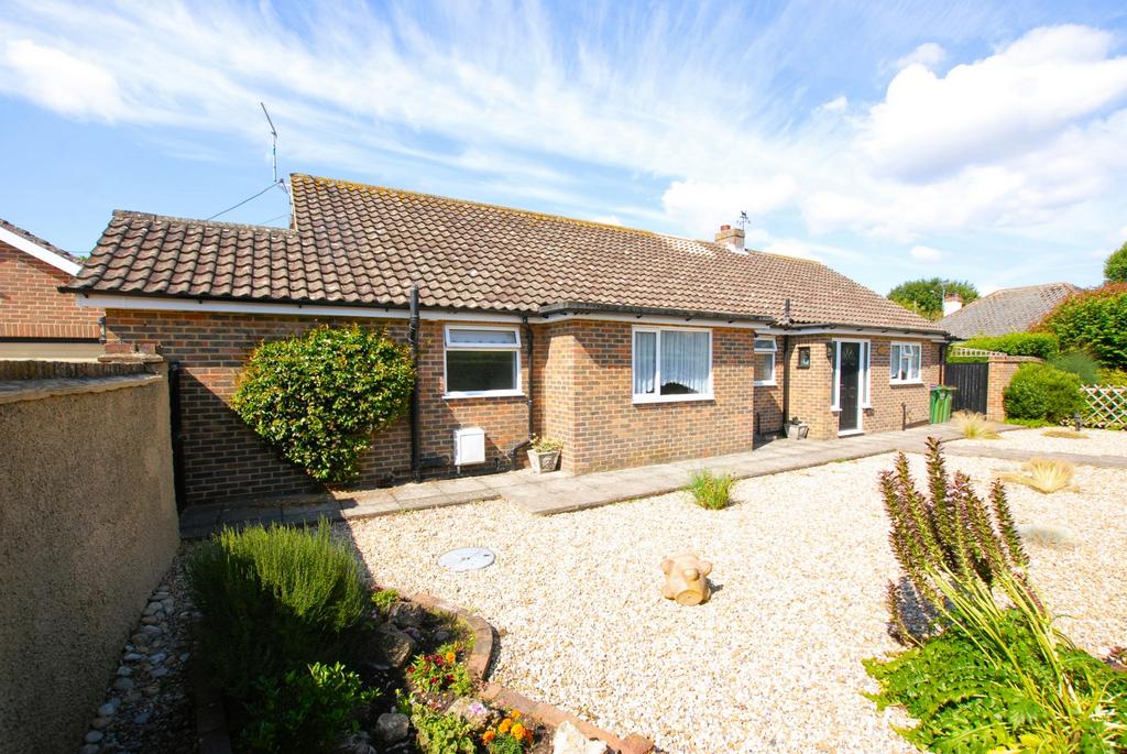 The Oval, Dymchurch, TN29 3 bed bungalow for sale £565,000