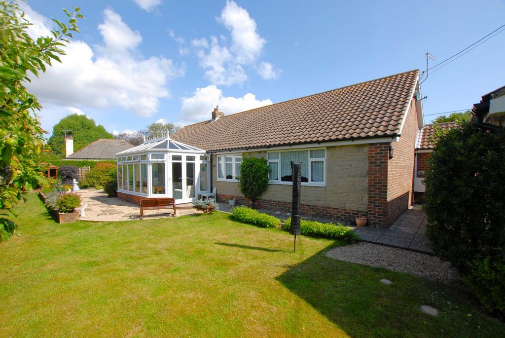 The Oval, Dymchurch, TN29 3 bed bungalow for sale £565,000