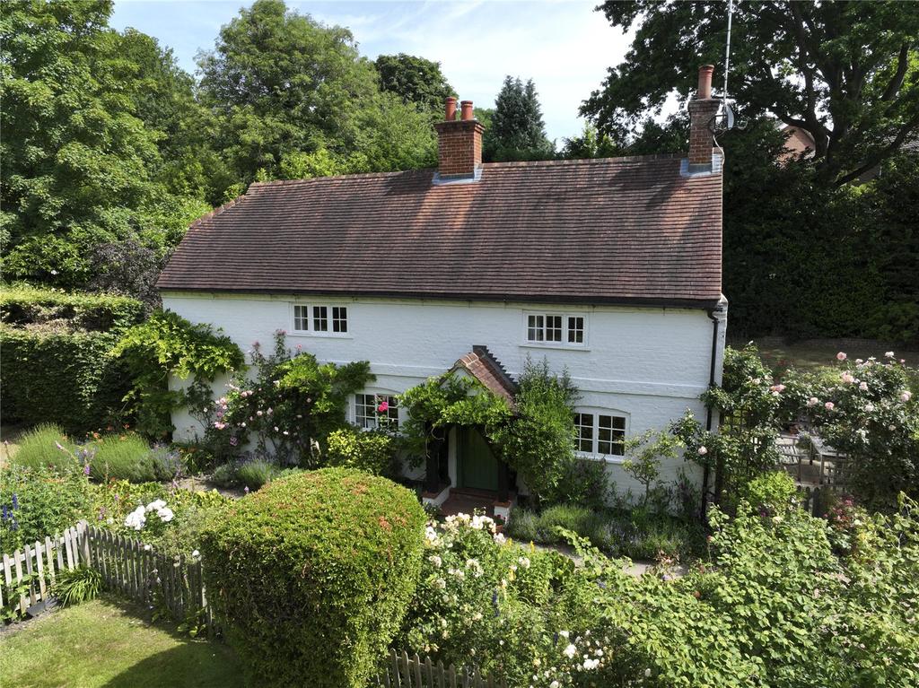 Leigh Hill Road, Cobham, Surrey, KT11 4 bed detached house - £1,500,000