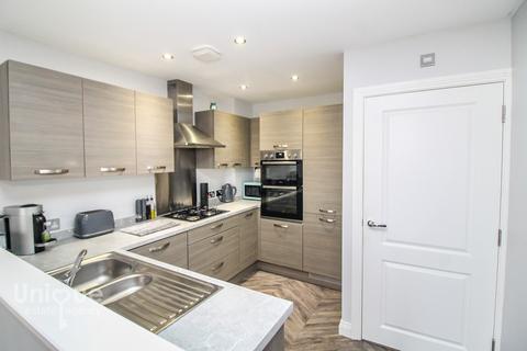 5 Bletchley Close, Blackpool, FY4 4ZB