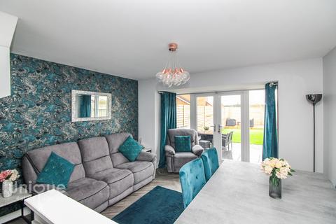 5 Bletchley Close, Blackpool, FY4 4ZB
