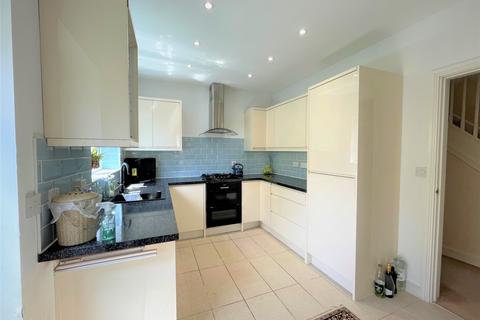 3 Boundary Way, Carterton, OX18 1LT