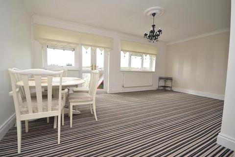 2 bedroom apartment to rent - Gadsden Close, Upminster, Essex, RM14