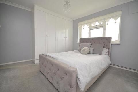 2 bedroom apartment to rent - Gadsden Close, Upminster, Essex, RM14