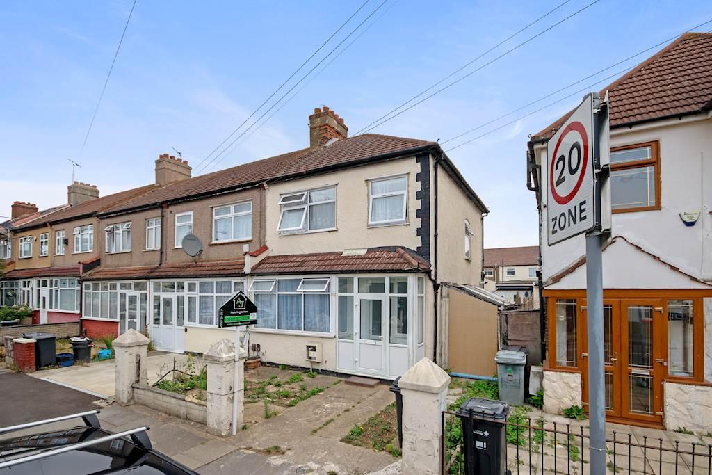 Ilford, IG1 3 bed terraced house for sale £450,000