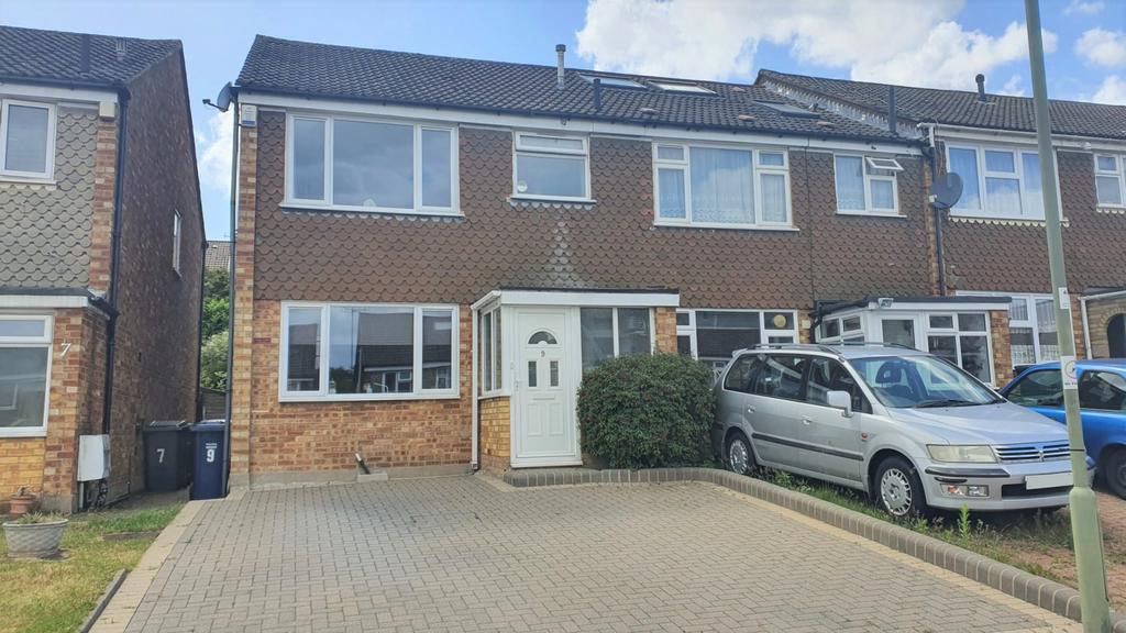 Brunswick Park Gardens, New Southgate... 3 bed end of terrace house £