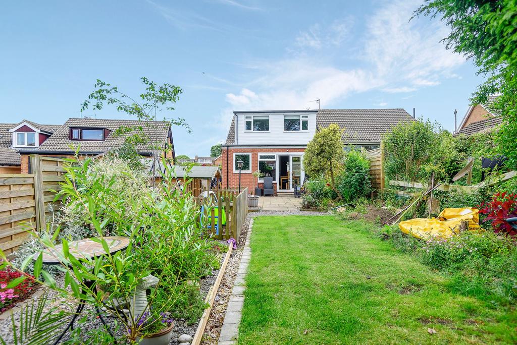 Hill Top Rise, Harrogate, HG1 3 bed semidetached house £340,000